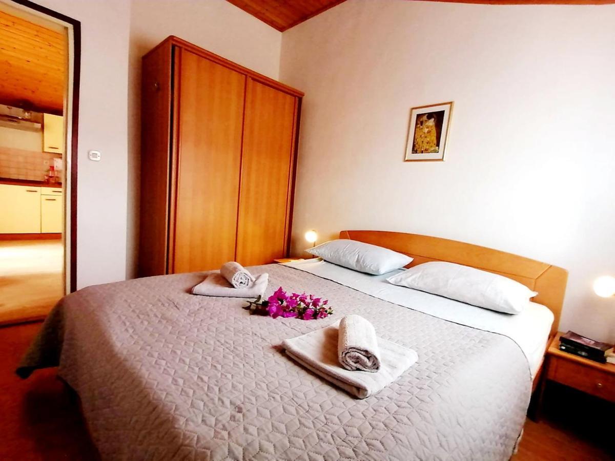 Apartments Mladen Sucuraj Ngoại thất bức ảnh